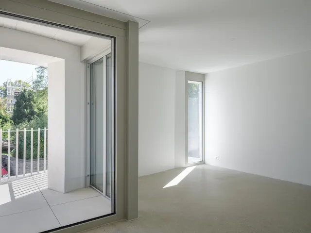 Renovierte Wohnung mit weissen Wänden